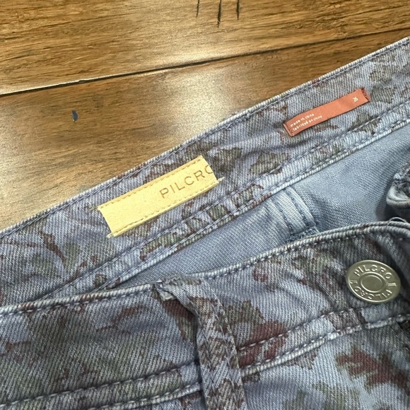 Pilcro - Anthropologie - Floral Slim boyfriend Jeans with Subtle Pattern size 26 - Picture 2 of 7